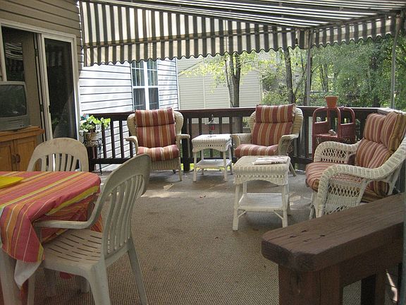 Deck w/ awning