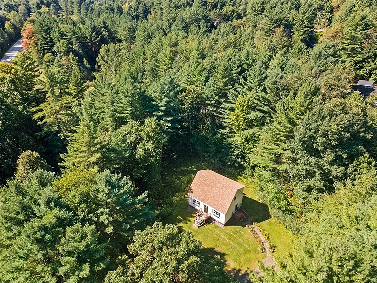 1672 Sweet Hollow Rd — Photo 37