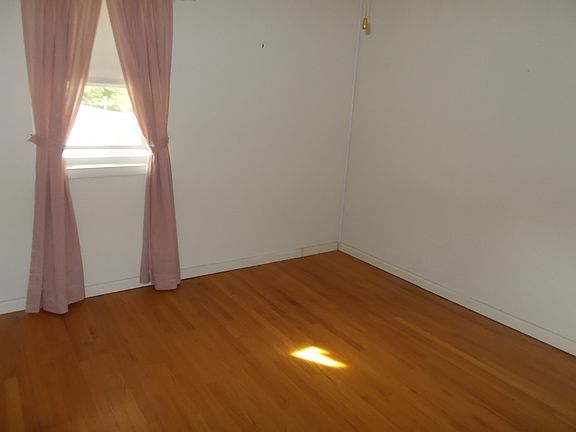 3rd image of 106 E Trowbridge St