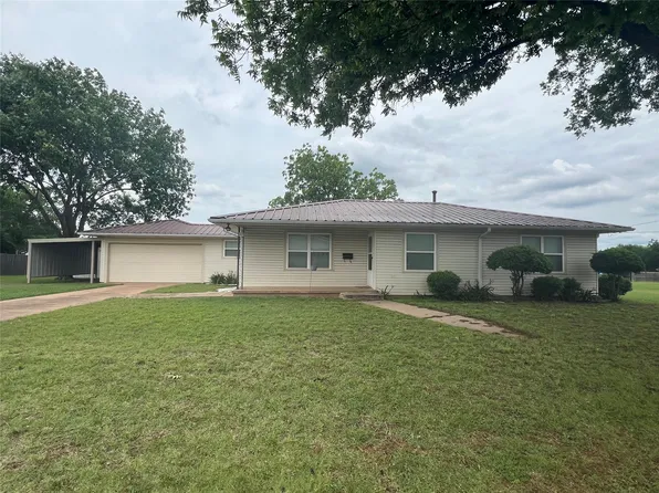 502 W Wichita St, Henrietta, TX 76365