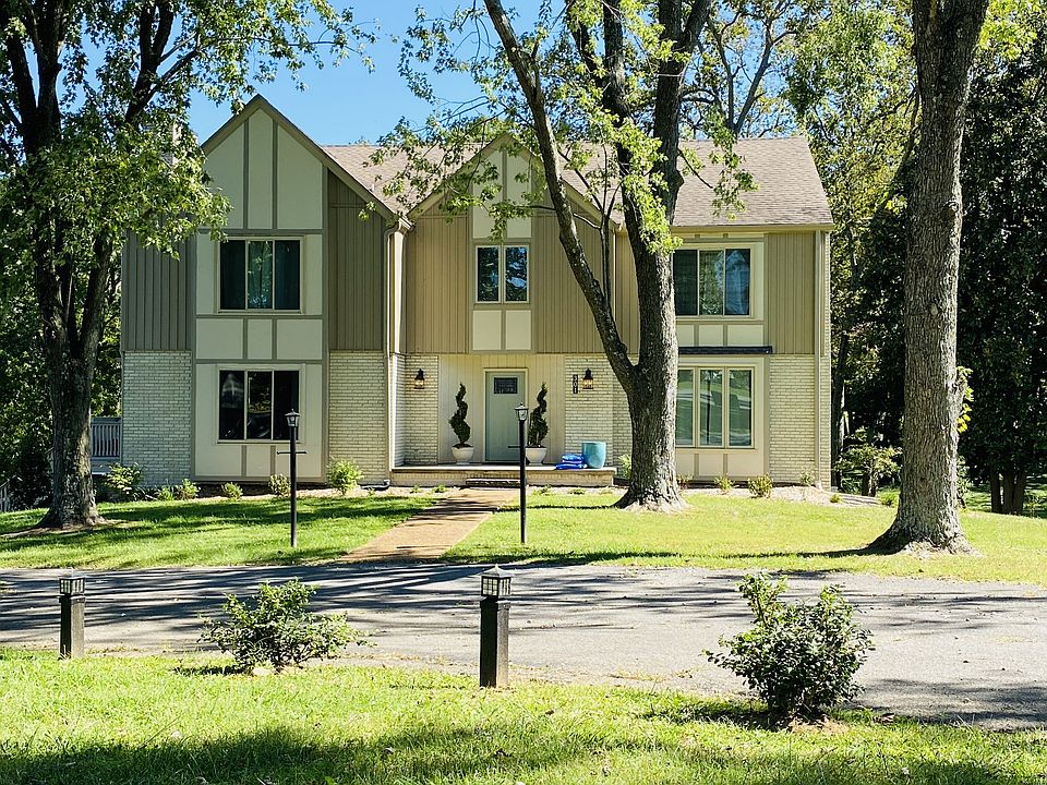 1st image of 301 Featherstone Dr