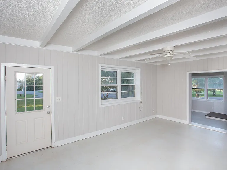2851 Ion Ave — Photo 10