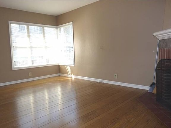 Living Room (other side)