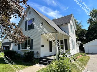 308 N Park St, Spring Lake, MI 49456