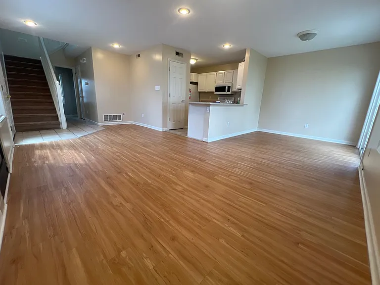 2620 E Oaklawn Ct — Photo 8