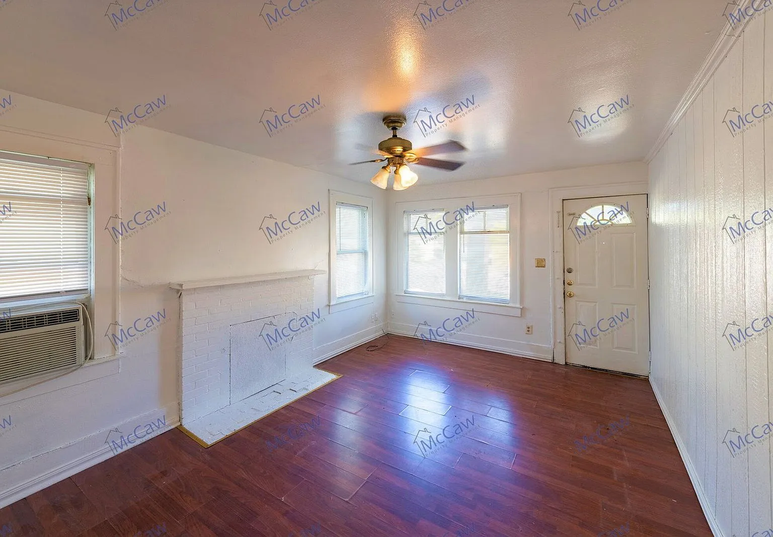 2 bed, 1.0 bath, 912 sqft, $900 — Photo 2