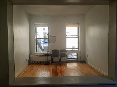 4th image of 229 W 26th St