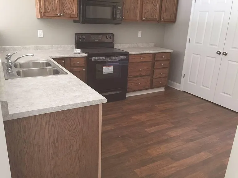 100 Claude Dr — Photo 4