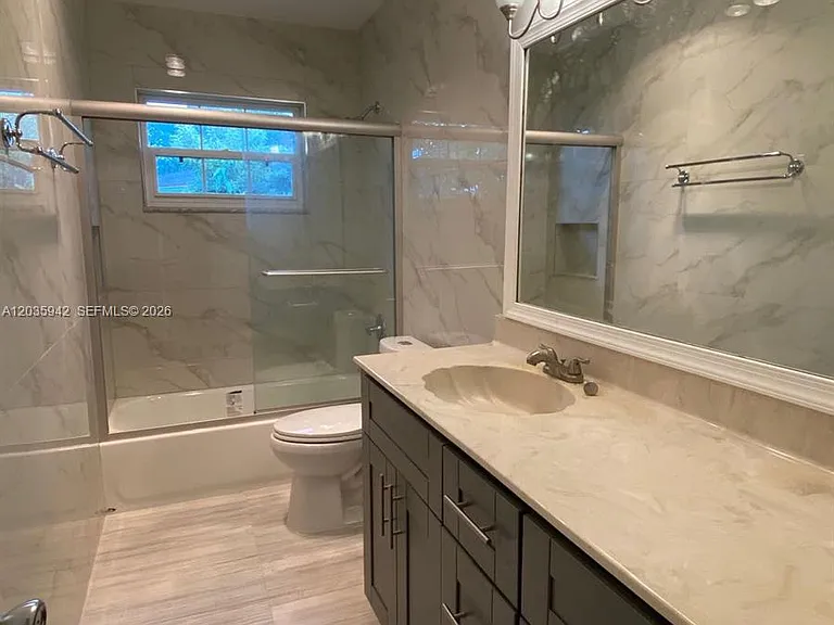 490 Bonaventure Blvd — Photo 9