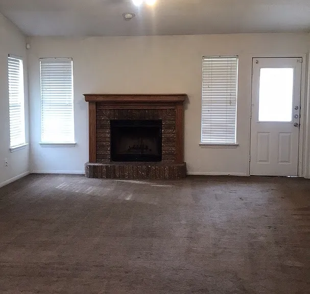1102 Creek St — Photo 6