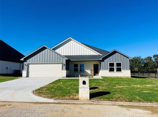 901 Holiday Hls, Mineral Wells, TX 76067