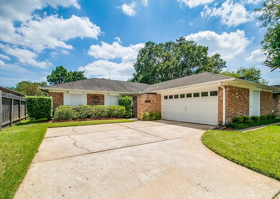 1st image of 16410 Hickory Knoll Dr