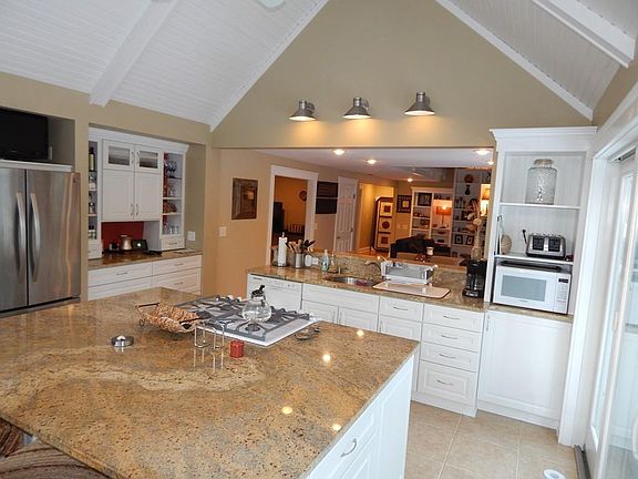 5th image of 290 Club Valley Dr