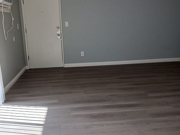 3rd image of 1-9035 Cedros Ave