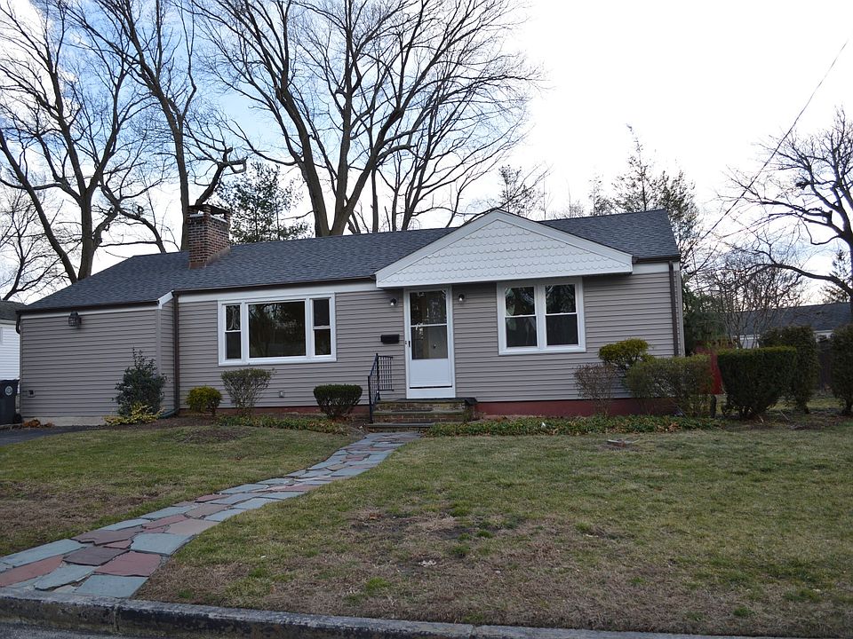 1st image of 42 Tophill Dr