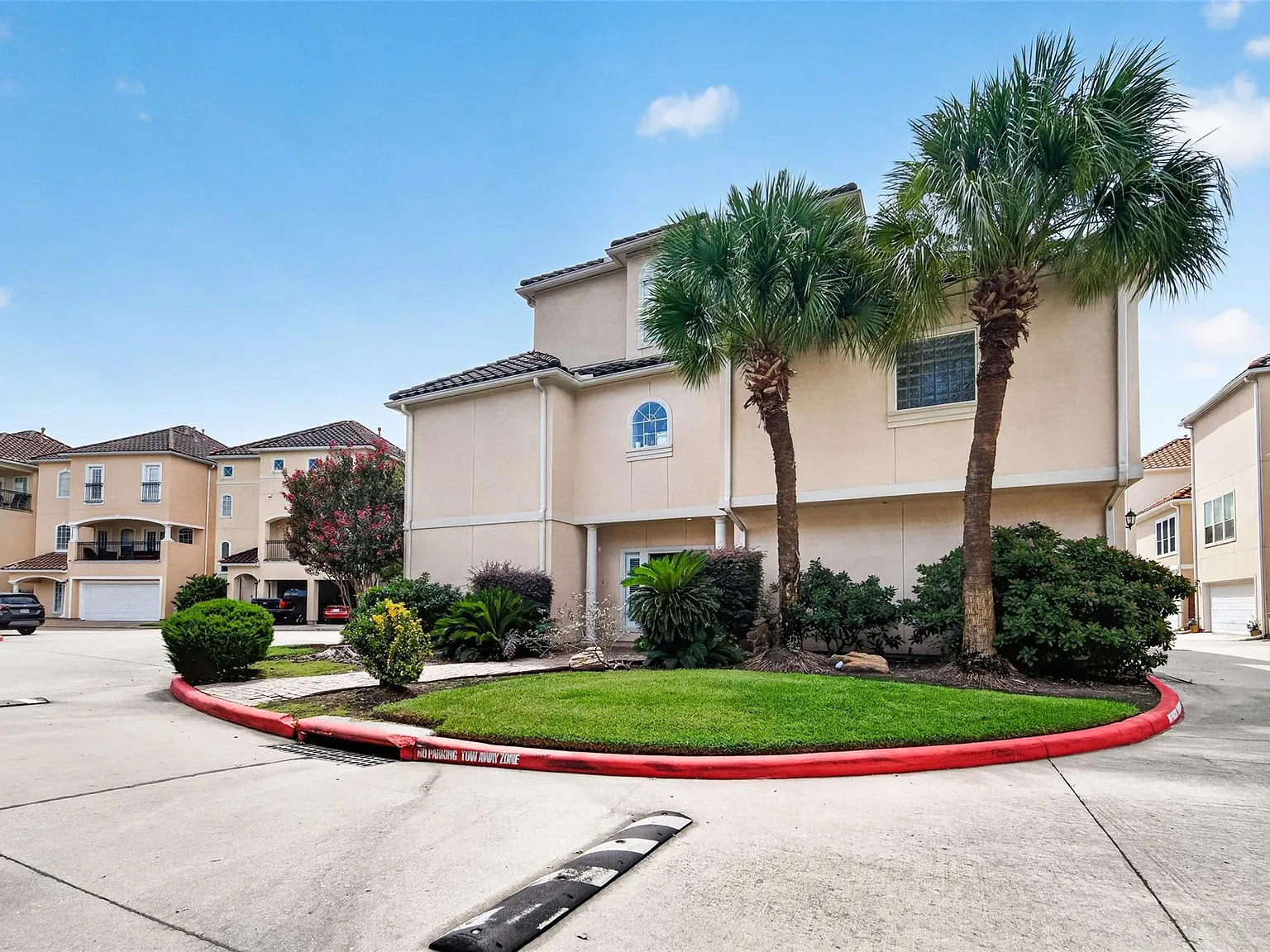3 bed, 3.5 bath, 2551 sqft, $3,000 — Photo 4