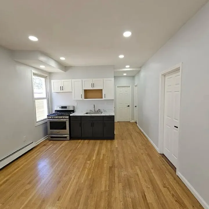 10 Rodwell Ave #1L