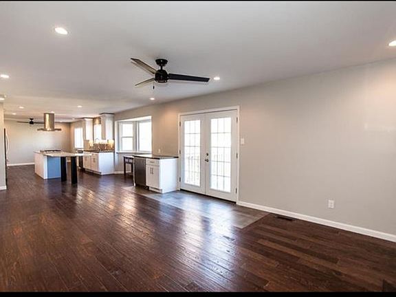 4th image of 807 Palm Bay Dr