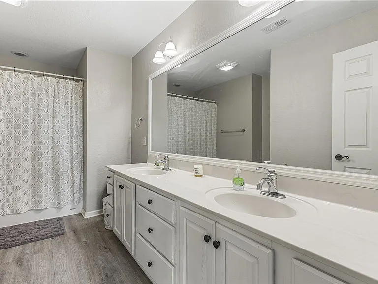 410 Ashbury Cir — Photo 13