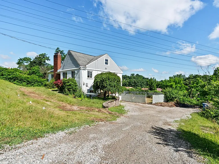 338 Meadow Ave — Photo 9