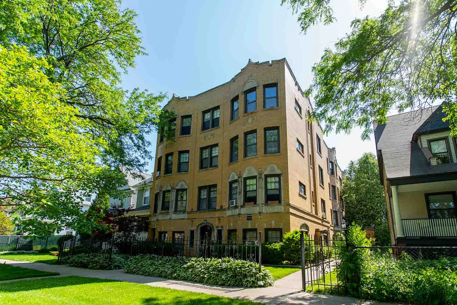 4325-29 N. Hermitage — Photo 1