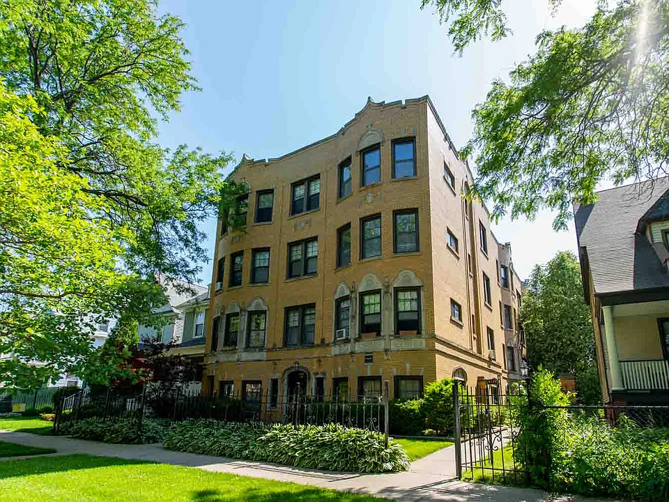 4325-29 N. Hermitage