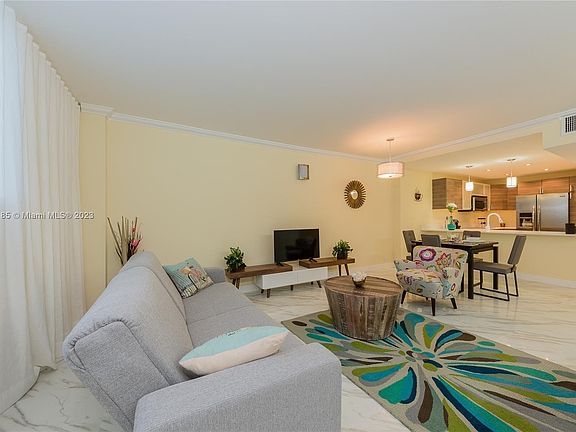 4th image of 2301 Collins Ave APT 422