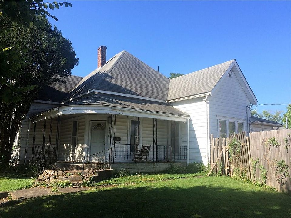 1st image of 228 S Pennsylvania St
