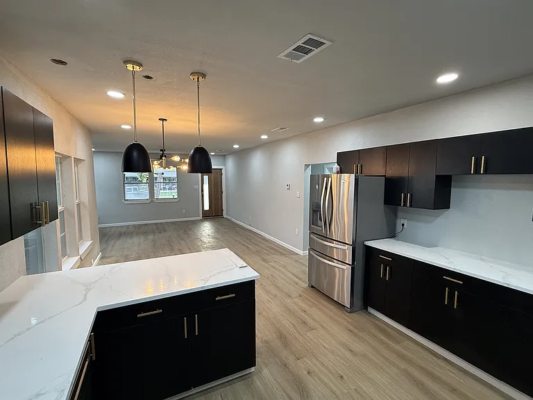 758 Bethpage Ave — Photo 24