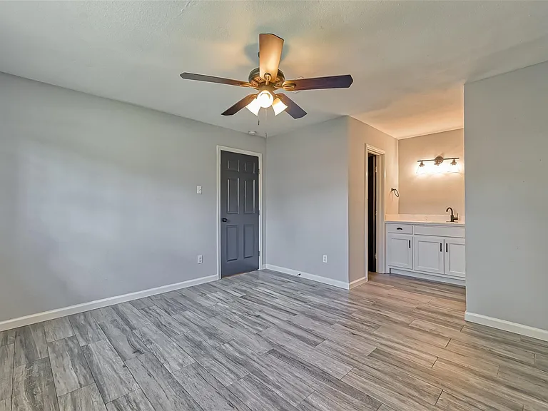 8623 Valley Forest Dr — Photo 26