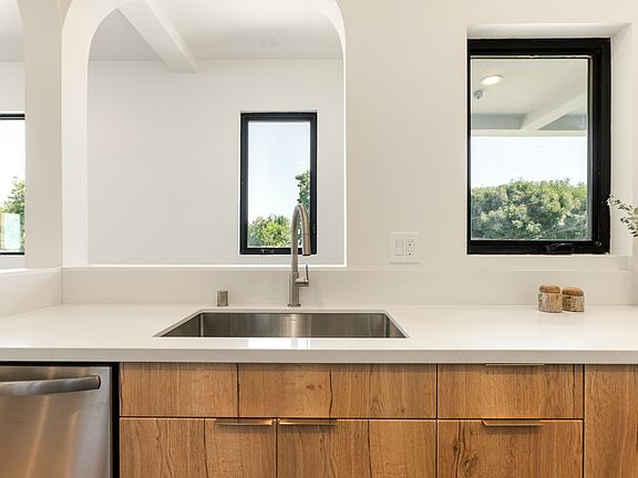 5th image of 2847 1/2 Marsh St