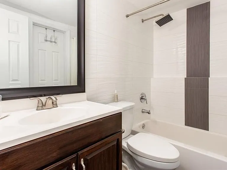 2315 Castle Royale Dr — Photo 18