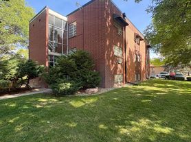 702 Emery