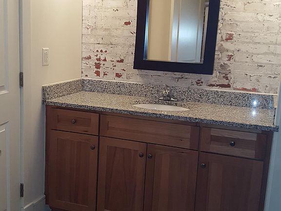 4th image of 522 Bridge St APT 1G