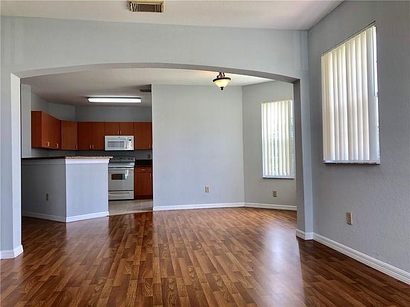 4th image of 102 SW Peacock Blvd APT 2-201