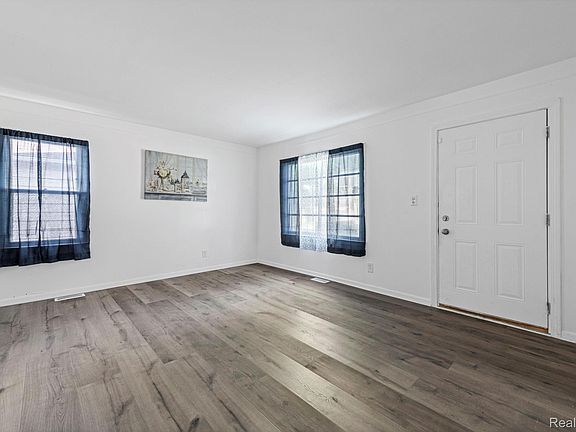 5th image of 12497 Prospect Ave