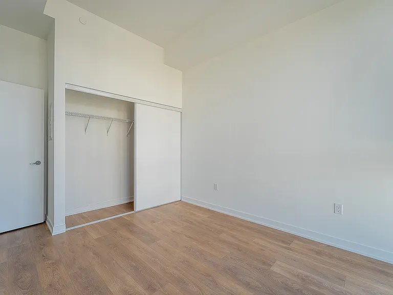 1037 The Queensway #910 — Photo 14