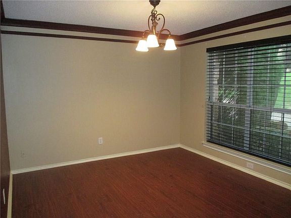 3rd image of 1909 N Arbor Rose Dr