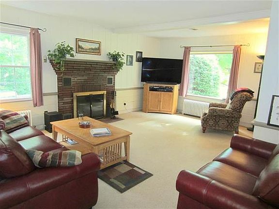 3rd image of 44 Meadow Dr