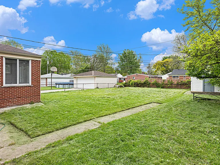 4772 Marian Ave — Photo 23