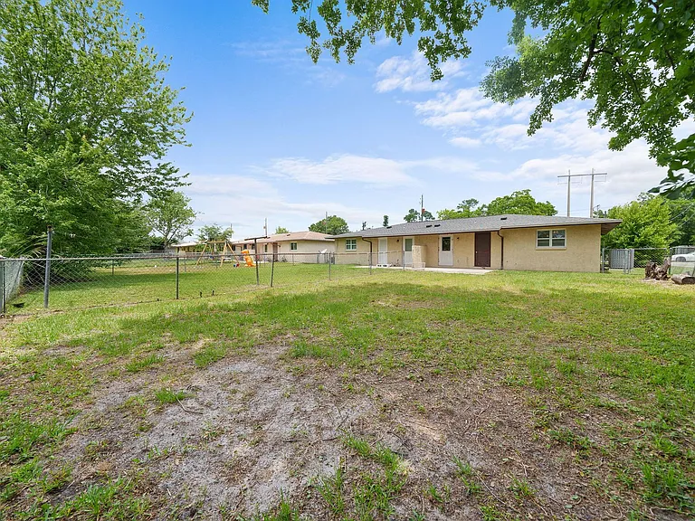 1019 Bradford Cir — Photo 12