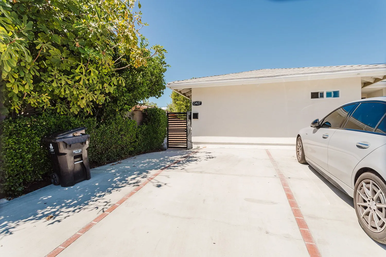 1 bed, 350 sqft, $2,000 — Photo 2