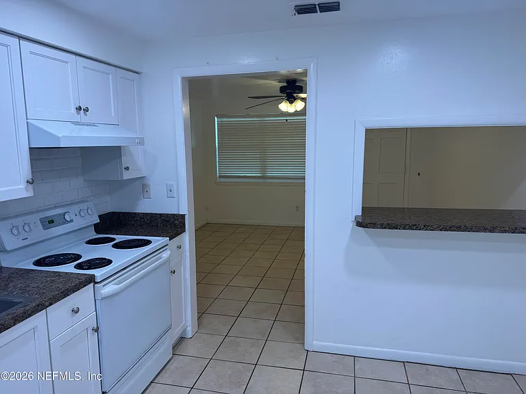 122 N Myrtle St — Photo 7