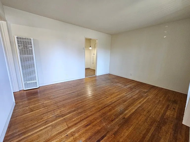 2753 E Monroe St — Photo 2