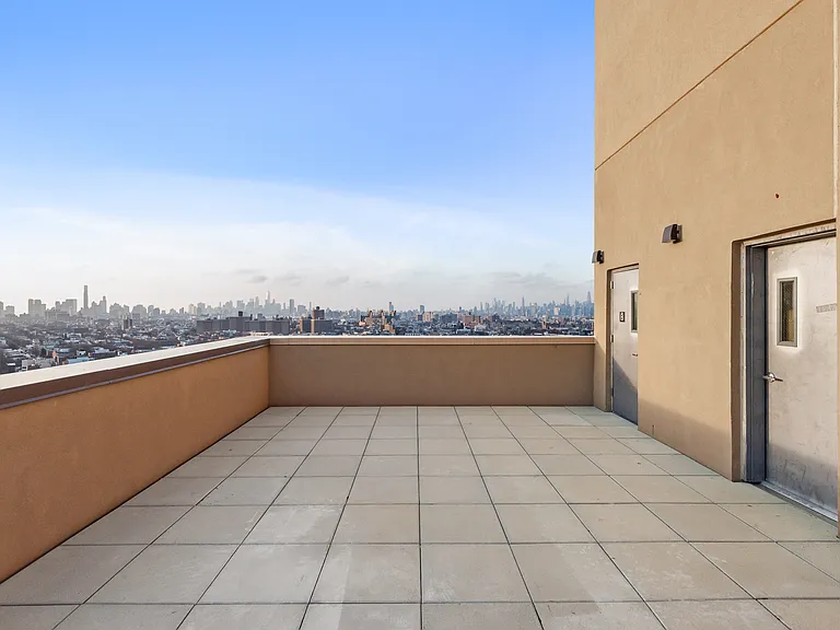 1333 Broadway #1103 — Photo 8