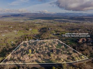 445 Mount Castle Dr, Eagle Point, OR 97524