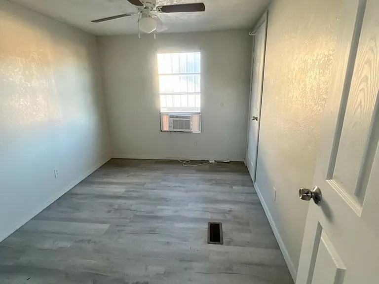518 W Alabama Ave — Photo 4