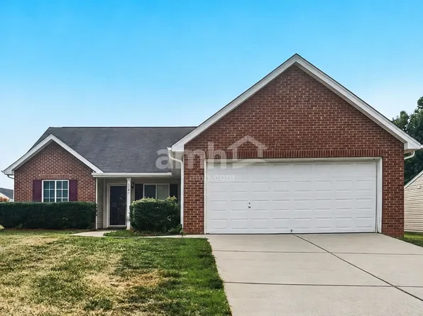 5701 Hidden Lake Dr, Browns Summit, NC 27214