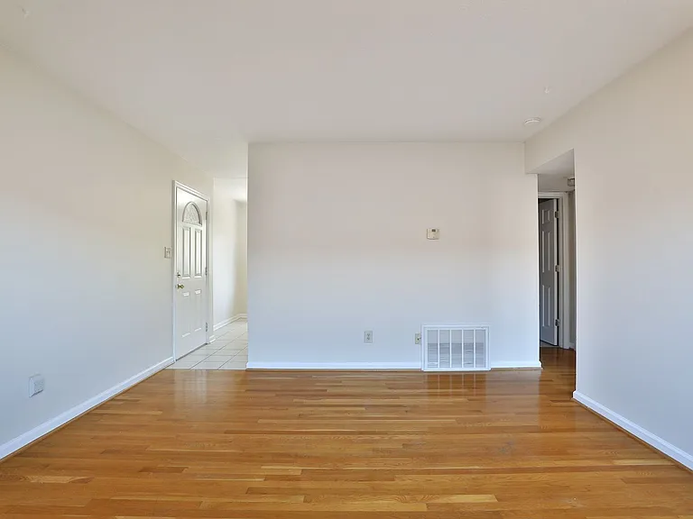 184-194 E Duncan St — Photo 12