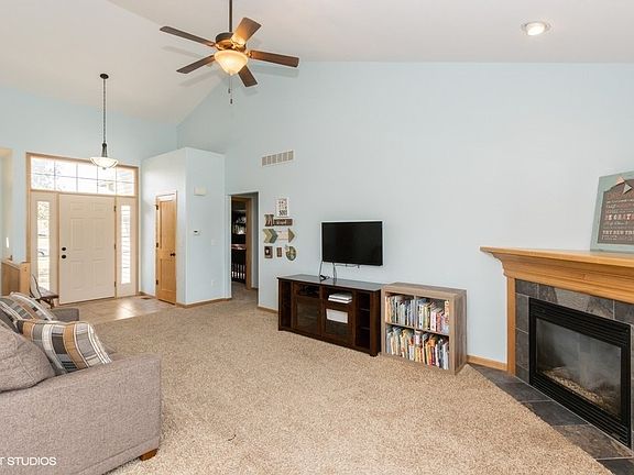 4th image of 223 Cherry Ln